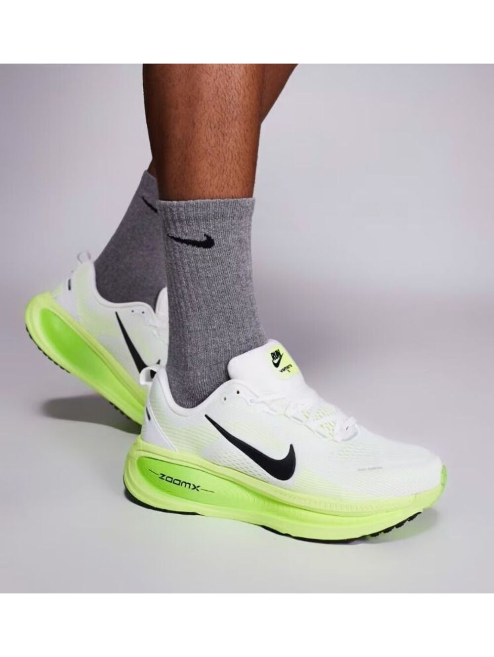Size 9 - Nike Vomero 18 Road Running Shoes